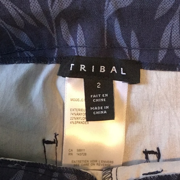 Navy blue loose-fit stretch slacks with leaf design - Picture 4 of 4